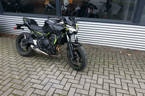 Motorrad von der Seite in schwarz